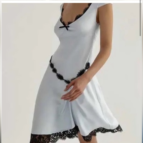 ISO: orseund iris darling Dress in size M!! - Picture 2 of 3